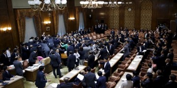 Ξύλο μεταξύ βουλευτών made in Japan (φωτο) - Media Gallery