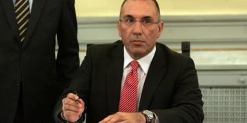 Первая отставка произошла в правительстве Греции в первый день работы
