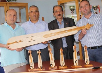 Τραπεζούντιος κατασκεύασε κεμεντζέ ίσα με το μπόι του