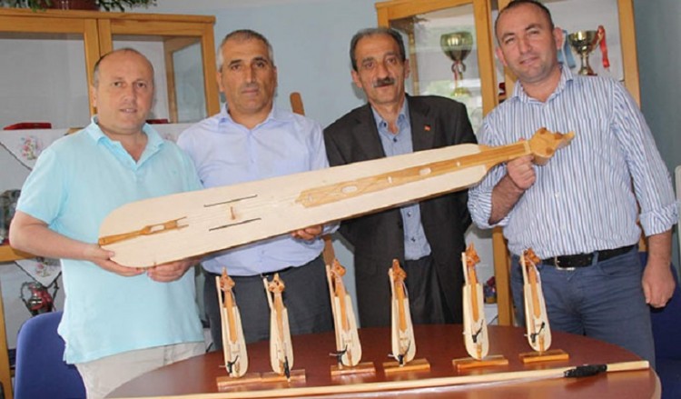 Τραπεζούντιος κατασκεύασε κεμεντζέ ίσα με το μπόι του