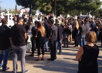 Θρήνος και σπαραγμός στην κηδεία του Γιώργου Μωυσιάδη