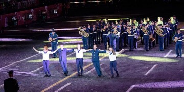 Συρτάκι στην Κόκκινη Πλατεία με την μπάντα της Πολεμικής Αεροπορίας (φωτο-βίντεο)