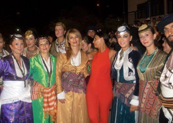 Ποντιακοί και κρητικοί χοροί «ταρακούνησαν» τη Σκόπελο (βίντεο)