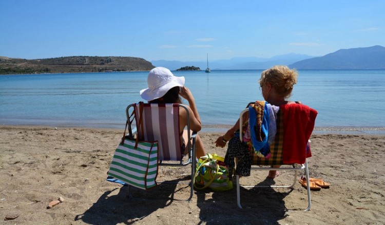 Ανεβαίνει το θερμόμετρο, επιμένουν οι όμβροι στα ορεινά