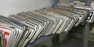Δήμος Αθηναίων: Επιστρέφονται πινακίδες για τις εκλογές