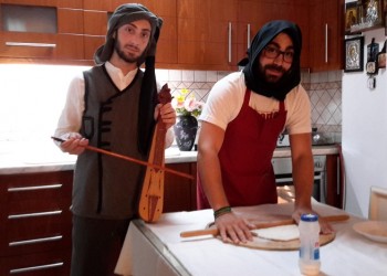 Τα παρασκήνια της ποντιακής πίτας... αλά dubsmash (φωτο-βίντεο)