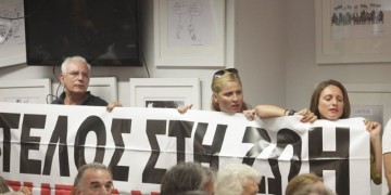 Επεισόδιο στη Βουλή με 39 συμβασιούχους του καναλιού