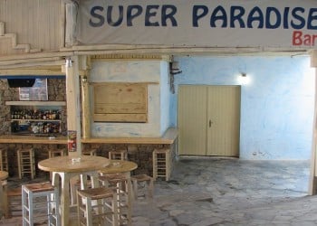 Άγριο ξύλο από πορτιέρη στη Μύκονο – Χαροπαλεύει 31χρονος
