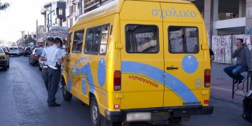 Παραβάσεις σε 1 στα 4 σχολικά λεωφορεία που ελέγχθηκαν