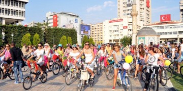 Σικάτες στη Σμύρνη με ποδήλατα