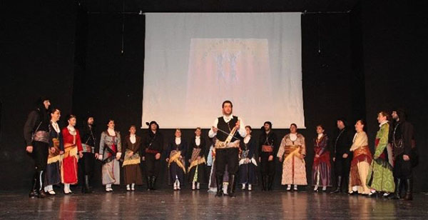 Μαθήματα ποντιακής λύρας στο Σύλλογο Ποντίων Χορευτών Ξάνθης «Τραντέλλενες»