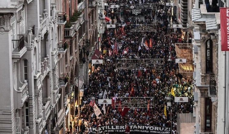 Αντικυβερνητικές διαδηλώσεις μετά το μακελειό στην Άγκυρα