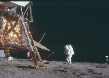 Μαγεύει το φωτογραφικό αρχείο της NASA από το πρόγραμμα Apollon