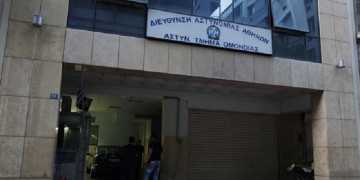 Κλείνουν τα μισά αστυνομικά τμήματα της Αττικής