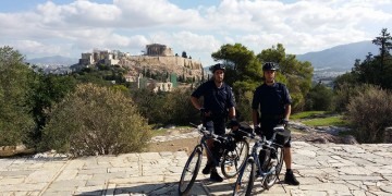 Περιπολίες αστυνομικών στην Αθήνα με ηλεκτροκίνητα ποδήλατα