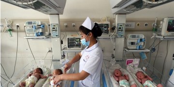 Κίνα: Επιτρέπεται το δεύτερο παιδί για όλα τα ζευγάρια