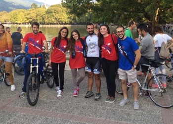 Με τη «Φλόγα» στην καρδιά διέσχισε την Ευρώπη με ποδήλατο (φωτο-βίντεο)