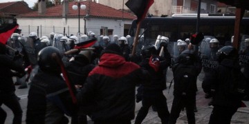 Επεισόδια στην πορεία κατά του φράχτη στον Έβρο