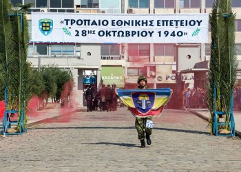 Θεσσαλονίκη: Επετειακή πορεία από στελέχη των Ενόπλων Δυνάμεων
