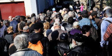 Κυριακάτικο τραπέζι από τον δήμο Αθηναίων στην Πλατεία Κοτζιά