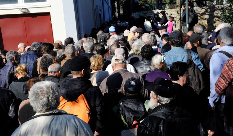 Κυριακάτικο τραπέζι από τον δήμο Αθηναίων στην Πλατεία Κοτζιά