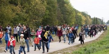Τα σύνορά της ίσως κλείσει η Ουγγαρία – Σήμερα η απόφαση