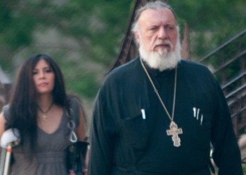 Ροζ σκάνδαλο με Ελληνορθόδοξο ιερέα, Περουβιανή ερωμένη και βίντεο