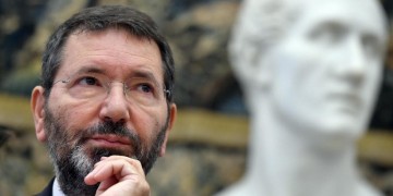 Ο δήμαρχος της Ρώμης δεν αφήνει εύκολα την καρέκλα