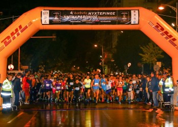 4ος Διεθνής Νυχτερινός Ημιμαραθώνιος: «Κατακλυσμός» στη Θεσσαλονίκη με 21.132 δρομείς