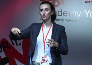 Ελληνίδα με τον Πόντο στο αίμα της, θέλει να φέρει τη Δημοκρατία στο διάστημα