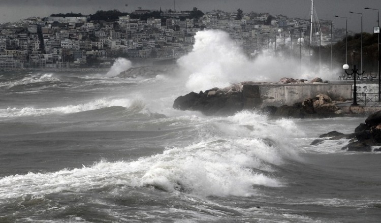 Σορός άνδρα εντοπίστηκε στον Φλοίσβο