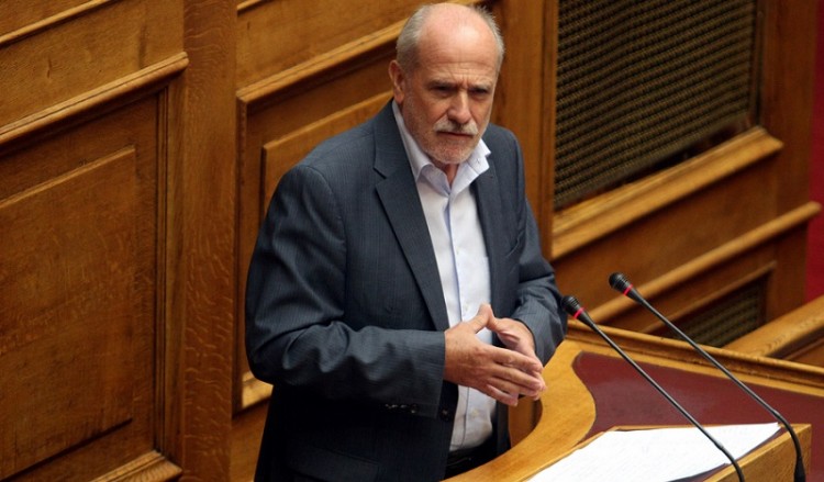 Βαριές κουβέντες μεταξύ Κουτσούκου και Μαντά στη Βουλή