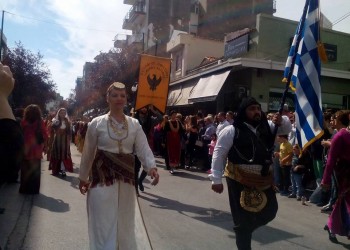 Ο ήχος της ποντιακής λύρας σκόρπισε το χαμόγελο στα χείλη της τρίτης ηλικίας (φωτο)