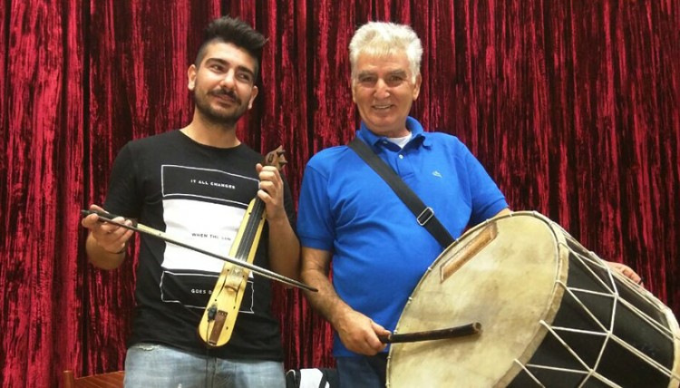 Μιλώντας με τους οργανοπαίχτες της Ευξείνου Λέσχης Αλμωπίας