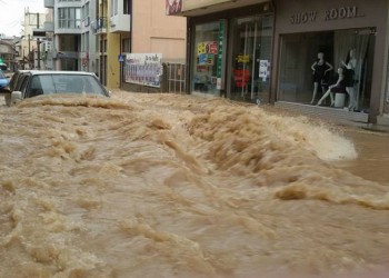 Ένας νεκρός στο Μενίδι από την κακοκαιρία