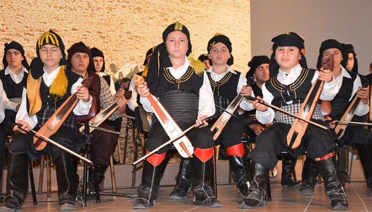 Μια τρυφερή αγκαλιά για νέους Πόντιους από ολόκληρο τον κόσμο (φωτο, βίντεο)