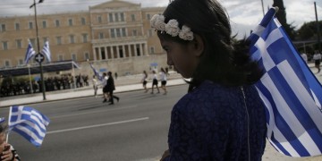 Πλήθος κόσμου στη μαθητική παρέλαση της Αθήνας