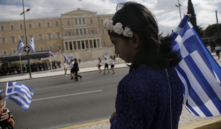 Πλήθος κόσμου στη μαθητική παρέλαση της Αθήνας