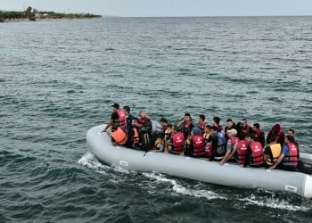Ένα παιδί νεκρό μετά από ανατροπή βάρκας στη Λέσβο