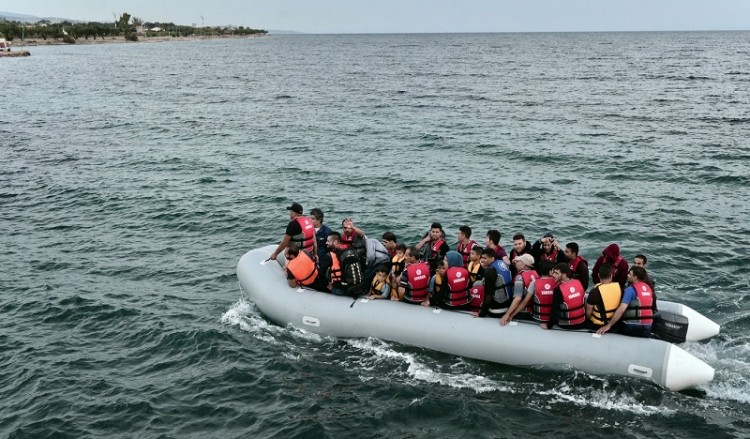 Ένα παιδί νεκρό μετά από ανατροπή βάρκας στη Λέσβο