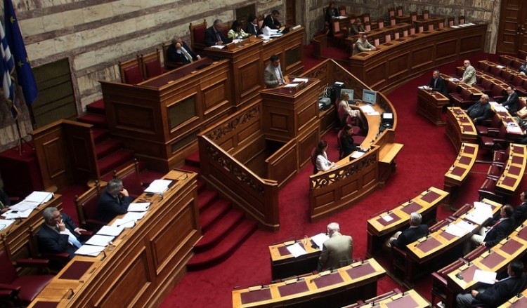 Στη Βουλή ο Τσίπρας για το προσφυγικό