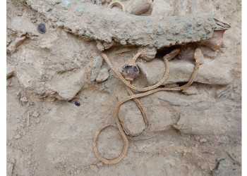 Σπάνιο εύρημα στην Πύλο: Ασύλητος, πλούσια κτερισμένος τάφος πολεμιστή (φωτο)