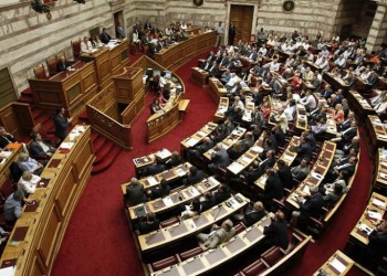 Μειώσεις 10% στους μισθούς των βουλευτών προανήγγειλε ο Βερναρδάκης