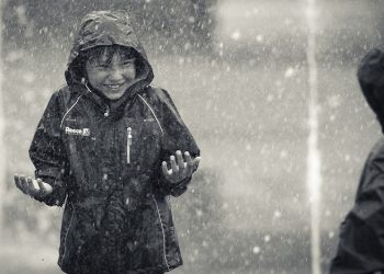Πρόβα χειμώνα την Τετάρτη με βροχές, πτώση θερμοκρασίας