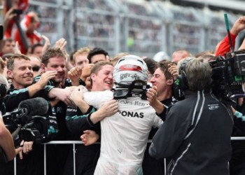 F1: Ο Χάμιλτον νίκησε στο Σότσι και είναι αγκαλιά με τον τίτλο