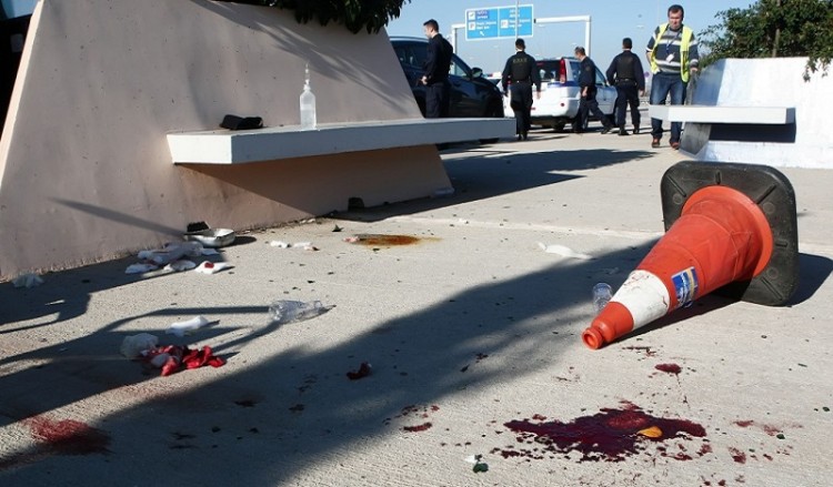 Πεδίο μάχης μεταξύ Σέρβων και Κροατών οπαδών το «Ελ. Βενιζέλος»