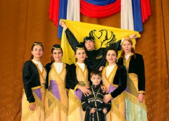 Понтийский танец на празднике Народного единства России в Пятигорске