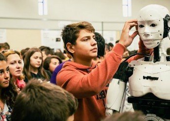 Ένας 15χρονος από την Καβάλα και το ανθρωποειδές... δημιούργημά του