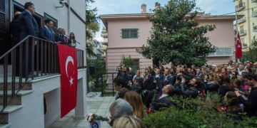 Тысячи граждан Турции собрались в Салониках в день смерти Мустафы Кемаля