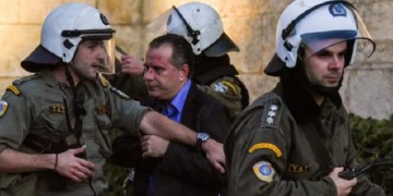 Κουμουτσάκος: Τέλος στα σκοτεινά και βαθιά δίκτυα συμφερόντων με ΜΚΟ